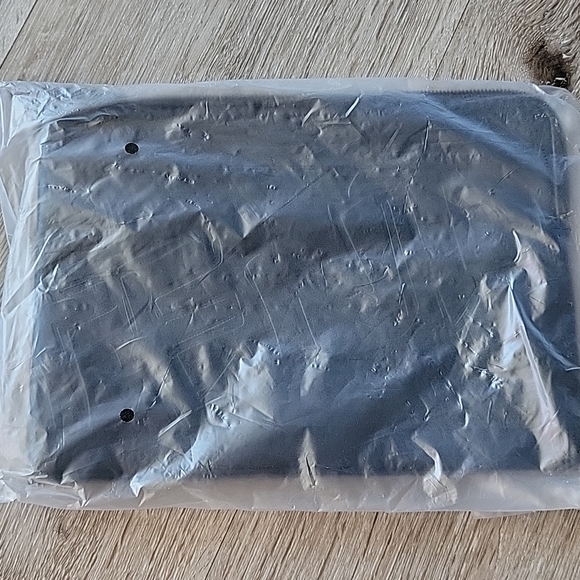 NEW FENTY BEAUTY NEOPRENE BAG - Picture 4 of 4